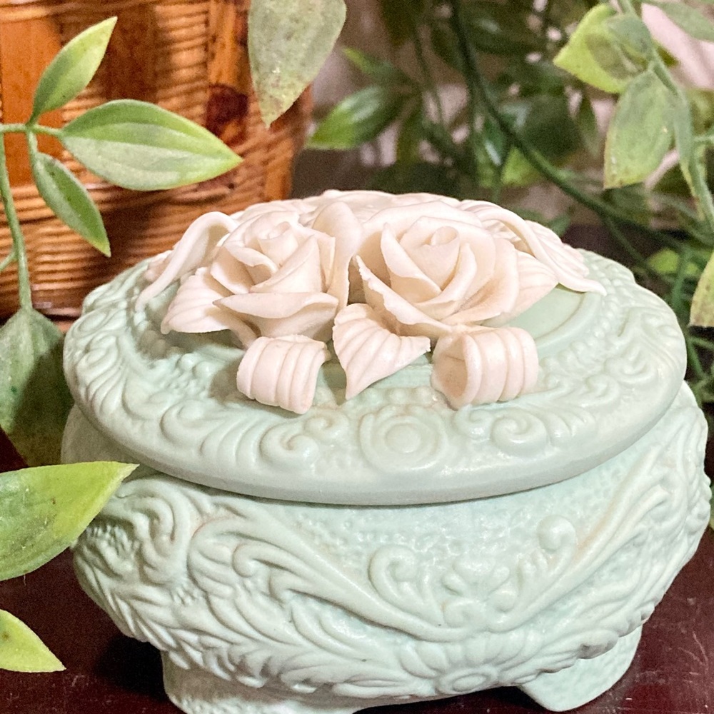 VTG JTS Jasperware - Green & White Cameo Footed Trinket Box - Picture 4 of 10